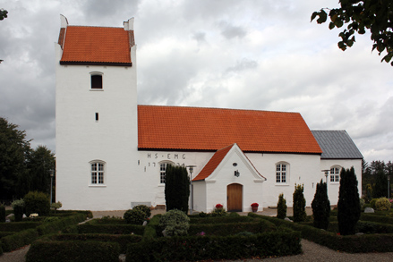 Gravsten på Aale kirkegård. Vrads herred. Skanderborg amt.