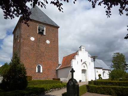 Gravsten på Albæk kirkegård. Støvring herred. Randers amt.