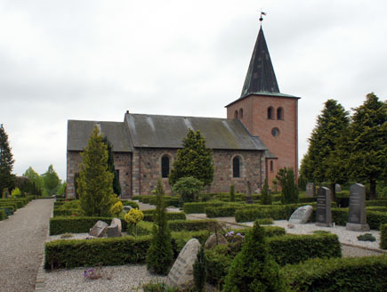 Gravsten på Almind kirkegård. Brusk herred. Vejle amt.