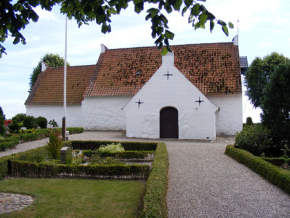 Gravsten på Alrø kirkegård. Hads herred. Aarhus amt.