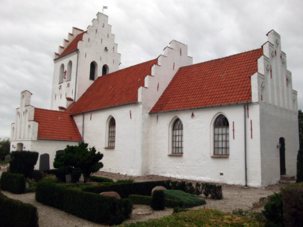 Gravsten på Annisse kirkegård. Holbo herred. Frederiksborg amt.