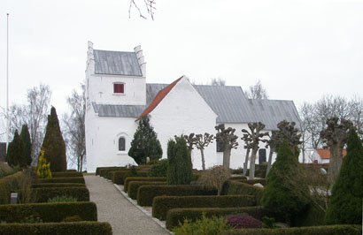 Gravsten på Asferg kirkegård. Nørhald herred. Randers amt.