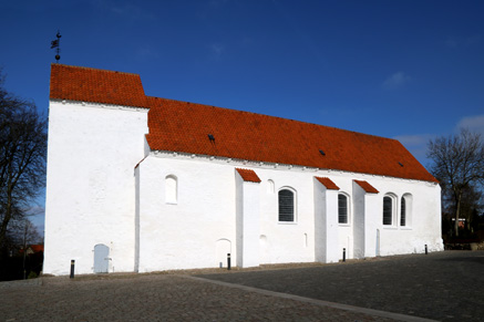 Gravsten på Asmild kirkegård. Nørlyng herred. Viborg amt.
