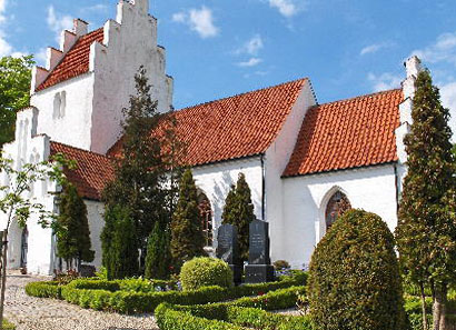 Gravsten på Aversi kirkegård. Tybjerg herred. Præstø amt.