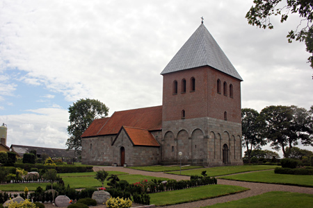 Gravsten på Bejstrup kirkegård. Øster Han herred. Hjørring amt.