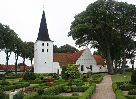 Gravsten på Bogense kirkegård. Skovby herred. Odense amt.