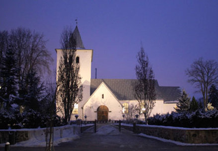 Gravsten på Brande kirkegård. Nørvang herred. Vejle amt.