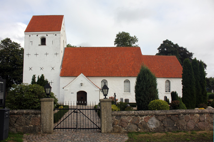 Gravsten på Bredstrup kirkegård. Elbo herred. Vejle amt.