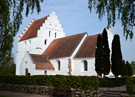 Gravsten p Brudager kirkegård. Gudme herred. Svendborg amt.