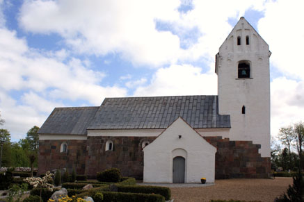 Gravsten på Daugbjerg kirkegård. Fjends herred. Viborg amt.