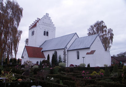 Gravsten pæ Egaa kirkegård. Øster Lisbjerg herred. Randers amt.