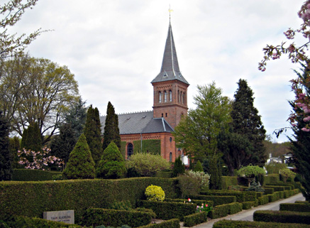 Gravsten på Egebæksvang / Espergærde kirkegård. Lynge-Kronborg herred. Frederiksborg amt.