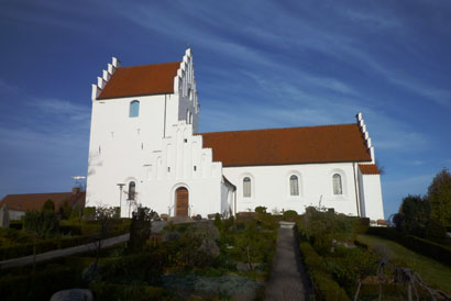 Gravsten pæ Ejby kirkegård. Ramsø herred. Roskilde amt.