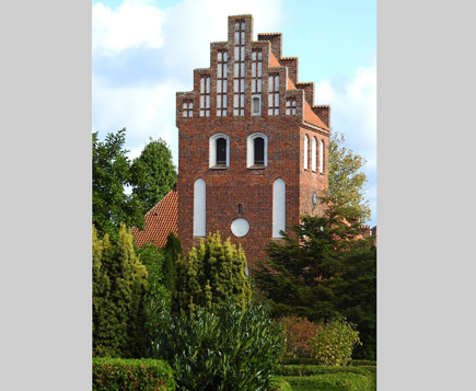 Gravsten på Esbønderup kirkegård. Holbo herred. Frederiksborg amt.