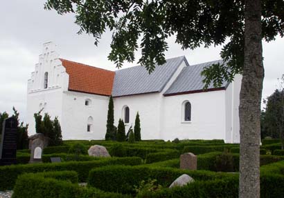 Gravsten på Fårup kirkegård. Nørhald herred. Randers amt.