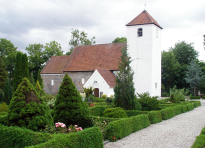 Gravsten på Falslev kirkegård. Onsild herred. Randers amt.