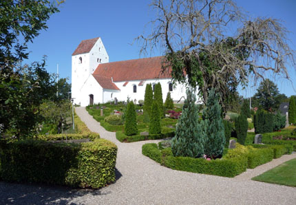 Gravsten på Fruering kirkegård. Hjemslev herred. Skanderborg amt.