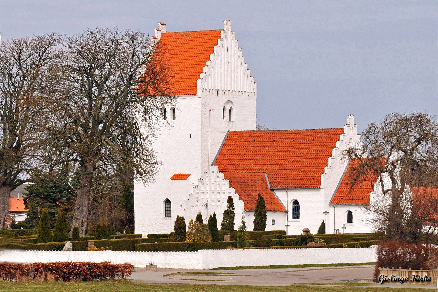 Gravsten på Gislinge kirkegård. Tuse herred. Holbæk amt.
