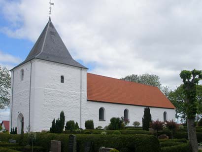 Gravsten på Glenstrup kirkegård. Nørhald herred. Randers amt.