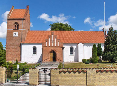 Gravsten på Glumsø kirkegård. Tybjerg herred. Prstø amt.