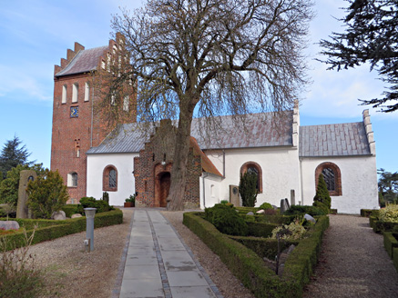 Gravsten på Græsted kirkegård. Holbo herred. Frederiksborg amt.