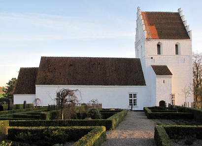 Gravsten på Guldbjerg kirkegård. Skovby herred. Odense amt.