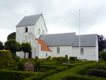 Gravsten på Harridslev kirkegård. Støvring herred. Randers amt.