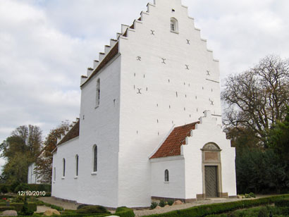 Gravsten på Hellerup kirkegård. Vindinge herred. Svendborg amt.