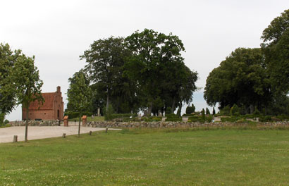 Gravsten på Herlufsholm kirkegård. Øster Flakkebjerg herred. Sorø amt.