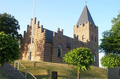 Gravsten på Hobro Nordre kirkegård. Onsild herred. Randers amt.