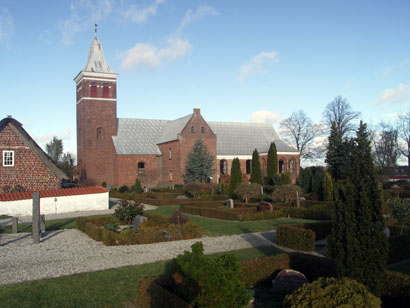 Gravsten på Hornslet kirkegård. Øster Lisbjerg herred. Randers amt.