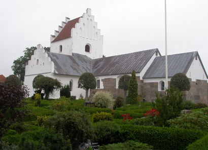 Gravsten på Hvornum kirkegård. Onsild herred. Randers amt.