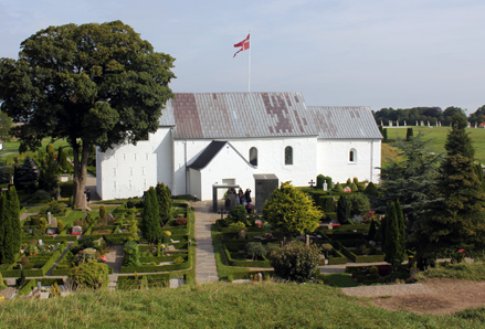 Gravsten på Jelling kirkegård. Tørrild herred. Vejle amt.