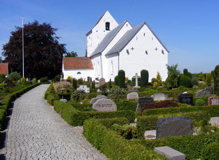 Gravsten på Jerlev kirkegård. Jerlev herred. Vejle amt.