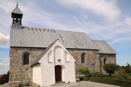 Gravsten på Kvorning kirkegård. Sønderlyng herred. Viborg amt.