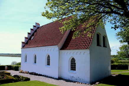 Gravsten på Langør kirkegård. Samsø herred. Holbæk amt.