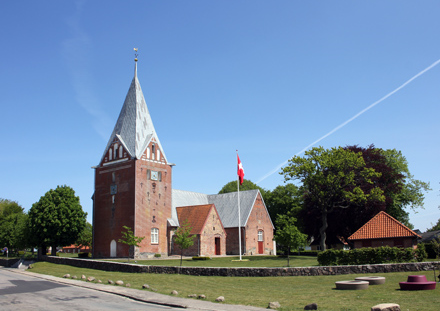 Gravsten på Løjt kirkegård. Rise herred. Aabenraa amt.