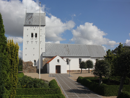 Gravsten på Lønborg kirkegård. Nørre Horne herred. Ringkøbing amt.