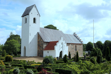 Gravsten på Løvel kirkegård. Nørlyng herred. Viborg amt.