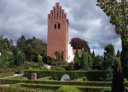 Gravsten på Mårum kirkegård. Holbo herred. Frederiksborg amt.