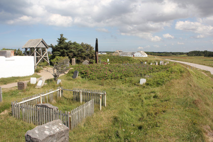 Gravsten p Mårup kirkegård. Vennebjerg herred. Hjørring amt.