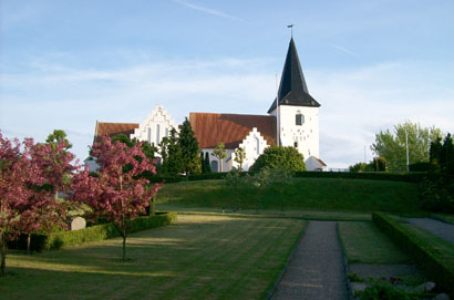 Gravsten på Magleby kirkegård. Nr. Langeland Sønder herred. Svendborg amt.