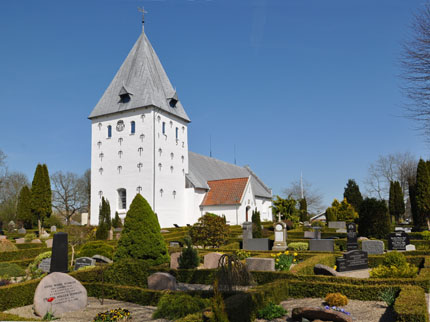 Gravsten på Maugstrup kirkegård. Gram herred. Haderslev amt.