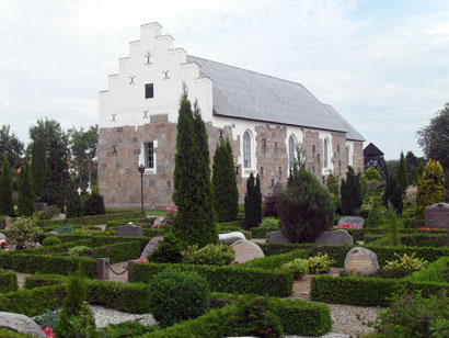 Gravsten på Mosbjerg kirkegård. Horns herred. Hjørring amt.