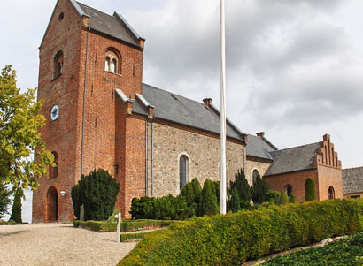Gravsten på Næsby kirkegård. Tybjerg herred. Præstø amt.