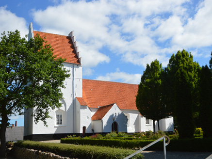 Gravsten på Næsbyhoved-Broby kirkegård. Odense herred. Odense amt.