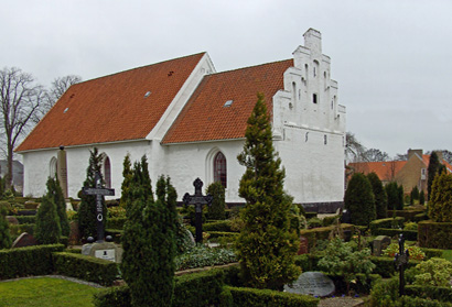Gravsten på Nybøl kirkegård. Nybl herred. Sønderborg amt.