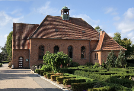 Gravsten på Nyhuse kirkegård. Lynge-Frederiksborg herred. Frederiksborg amt.