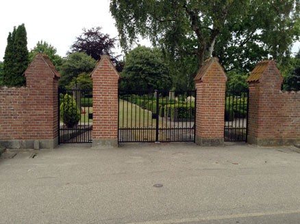 Gravsten på Nykøbing Sj. Assistens kirkegård. Ods herred. Holbæk amt.