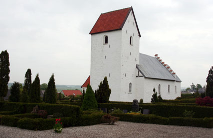 Gravsten på Øster Alling kirkegård. Sønderhald herred. Randers amt.